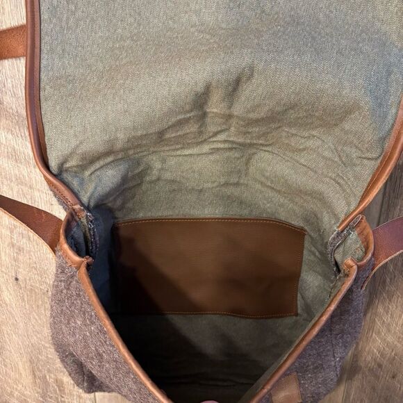 Karlen Swiss Wool Messenger Bag - Picture 4 of 9